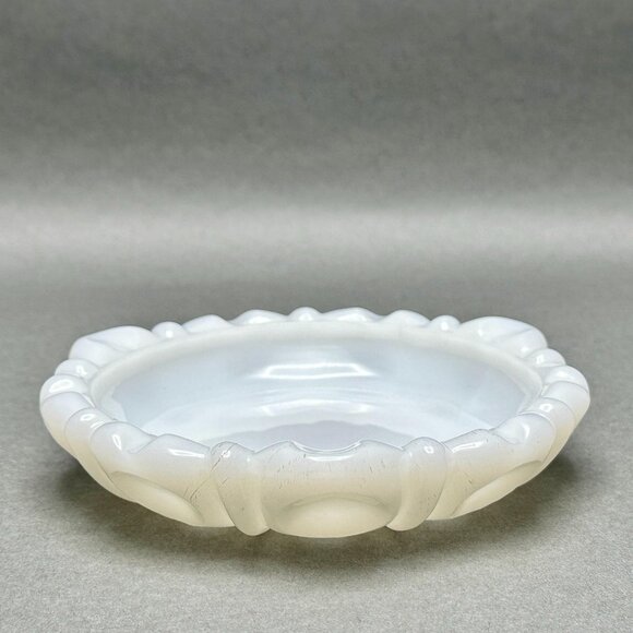 Vintage Coin Dot Round Milk Glass Ashtray/Catchall/Trinket Dish - Picture 1 of 8